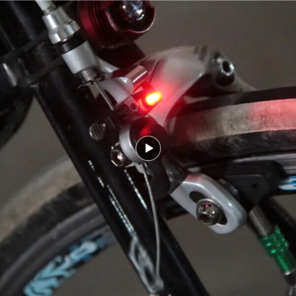 Luz de freno para bicicleta resistente al agua, luz LED trasera de montaje, lámpara LED roja de alto brillo, accesorios de seguridad en ciclismo SD