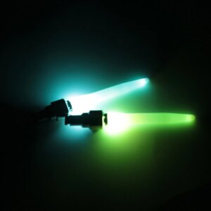 Tapa de válvula de neumático de rueda tipo cohete, luz colorida para válvula de bicicleta, accesorios de bicicleta con brillo activado por movimiento, 2 uds.