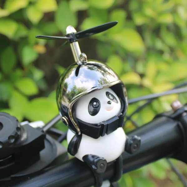 Decoración del manillar de la motocicleta bicicleta eléctrica lindo Panda dibujos animados con casco tornillo de aire adornos de coche accesorios de equipo de equitación