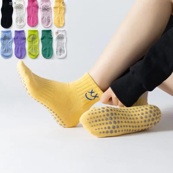 Nuevos calcetines de Yoga transpirables antideslizantes simples de Color sólido, calcetines de Pilates para mujer, calcetines de entrenamiento de gimnasia deportivos para baile en interiores