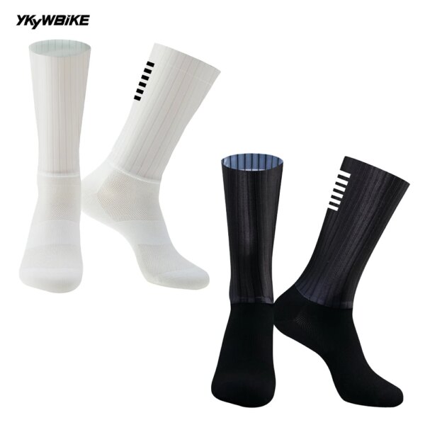 YKYW Calcetines de ciclismo para hombre de silicona antideslizantes en blanco y negro, calcetines aerodinámicos transpirables para hombre, calcetines deportivos para correr en bicicleta MTB, calcetines blancos