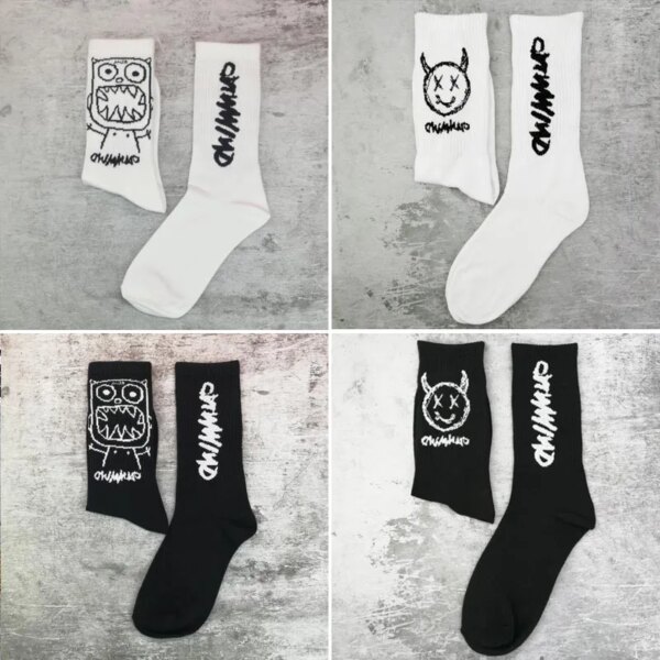 Calcetines sencillos con letras de monstruo para hombre y mujer, calcetín de algodón, moda Harajuku, blanco, negro, chino, suave, HipHop, tendencia de monopatín, divertidos